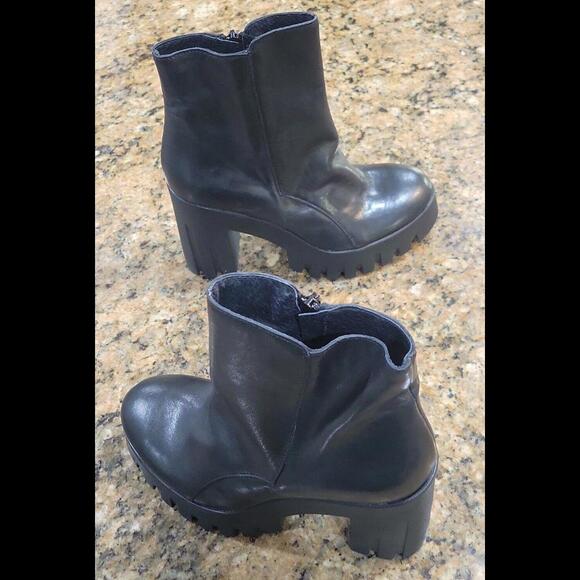 FRED SEGAL FEET Stella Black Leather Booties Women's Ankle Boot Shoes 36 6 $598 - Picture 1 of 15